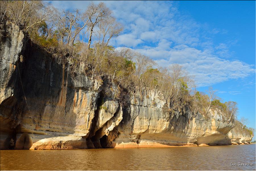 La rivière Manambolo coule à proximité des Tsingy. (16)