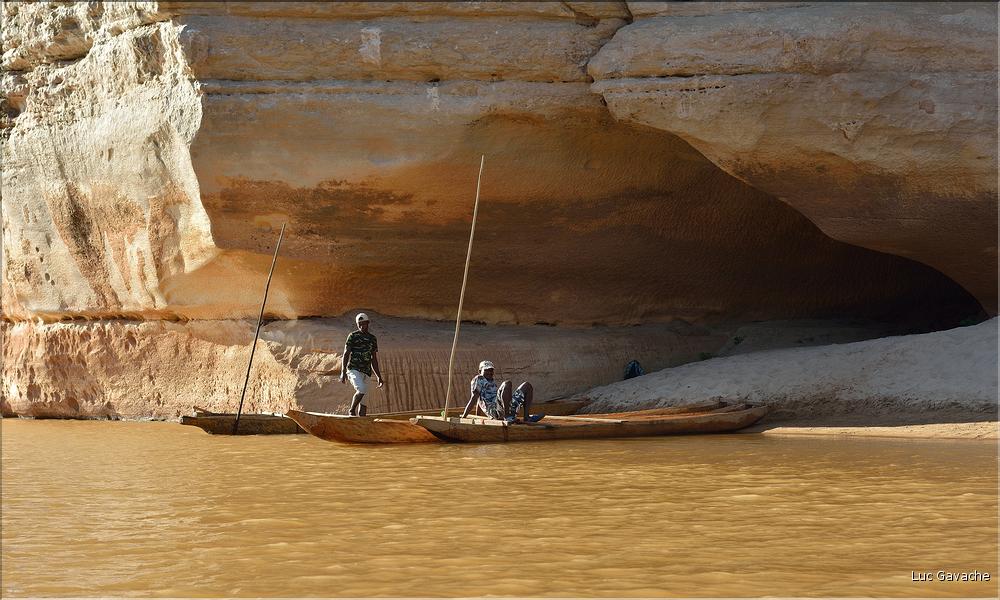 La rivière Manambolo coule à proximité des Tsingy. (18)