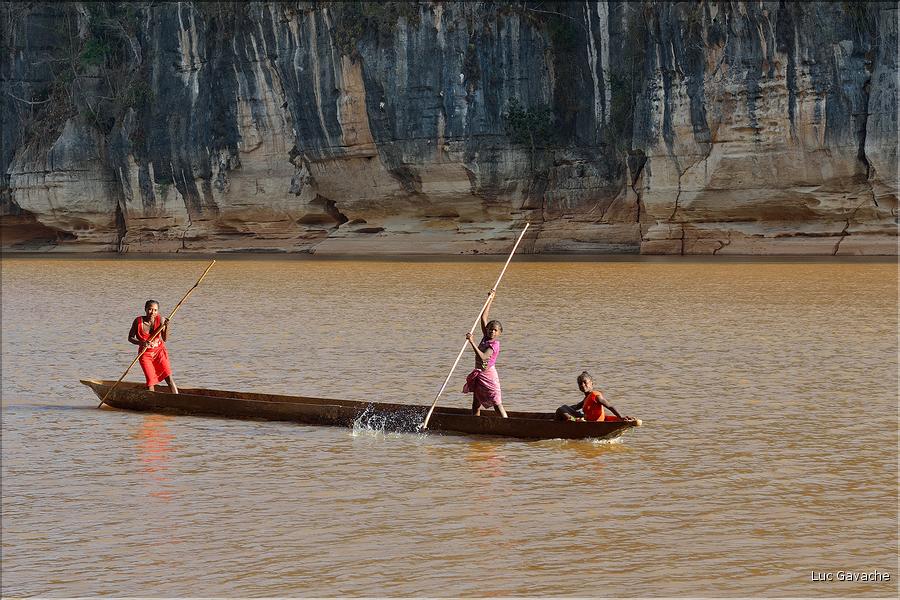 La rivière Manambolo coule à proximité des Tsingy. (19)
