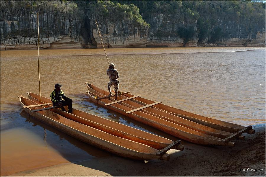 La rivière Manambolo coule à proximité des Tsingy. (21)