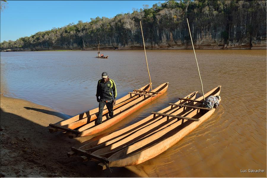 La rivière Manambolo coule à proximité des Tsingy. (22)