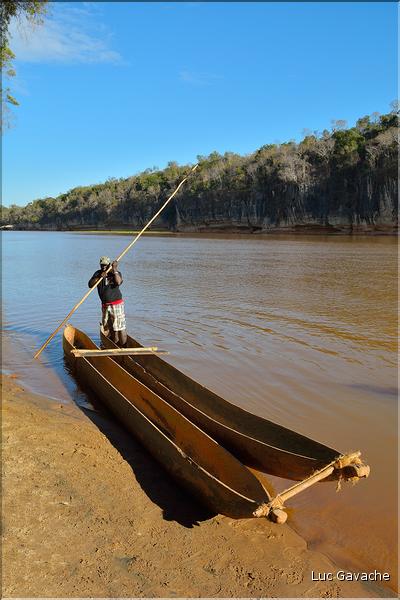 La rivière Manambolo coule à proximité des Tsingy. (24)