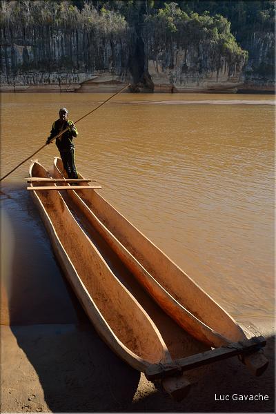 La rivière Manambolo coule à proximité des Tsingy. (25)