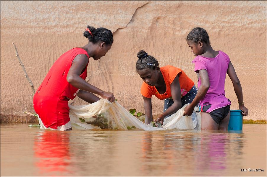 La rivière Manambolo coule à proximité des Tsingy. (29)