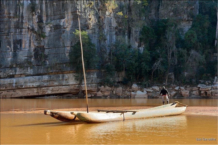 La rivière Manambolo coule à proximité des Tsingy. (33)