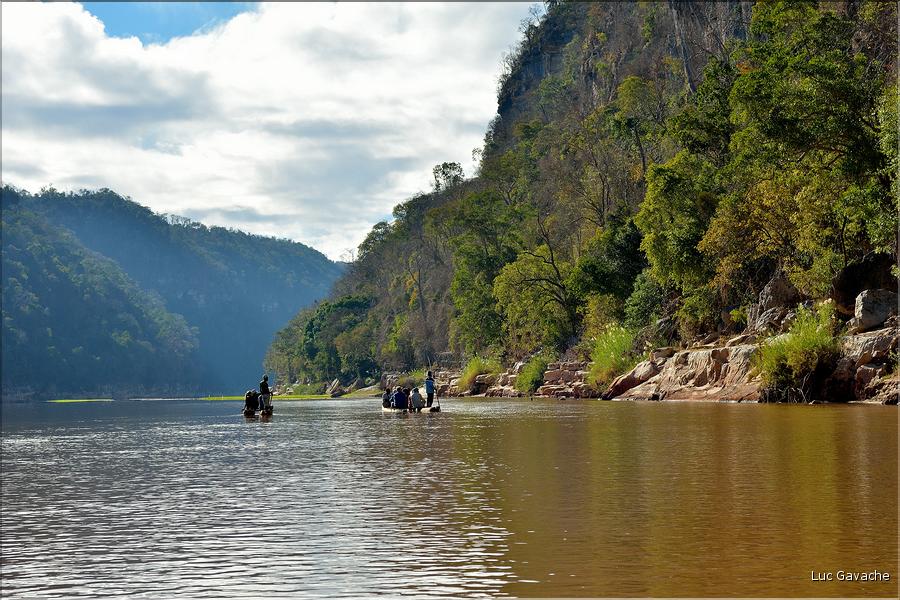 La rivière Manambolo coule à proximité des Tsingy. (34)