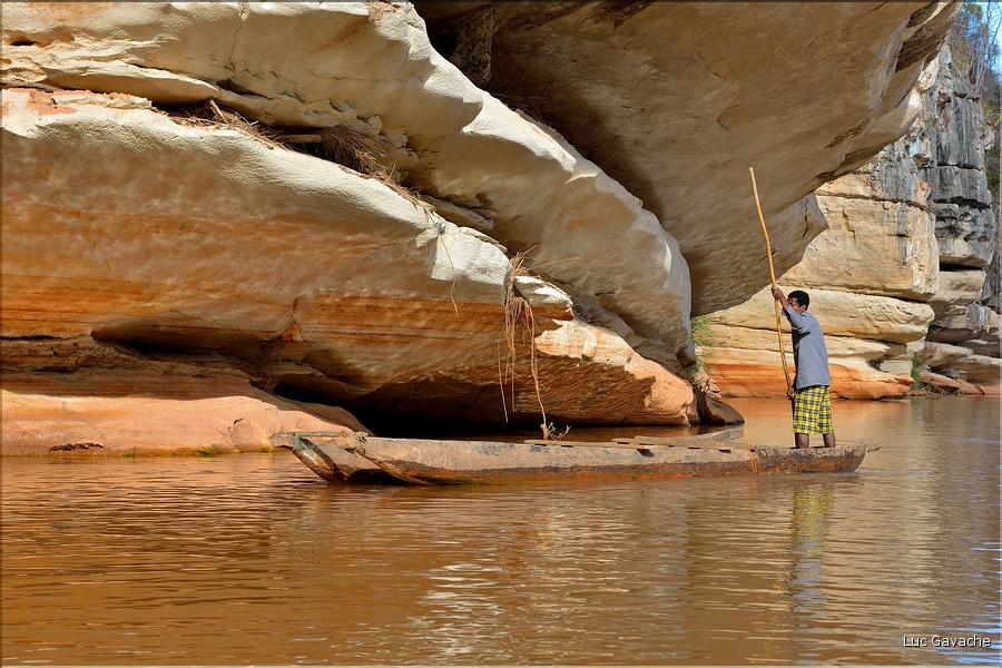 La rivière Manambolo coule à proximité des Tsingy. (37)