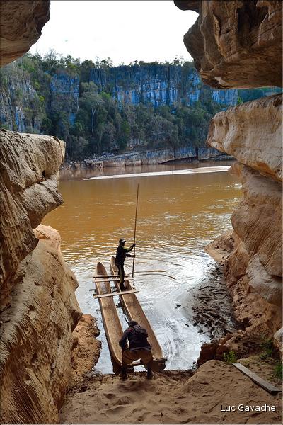 La rivière Manambolo coule à proximité des Tsingy. (43)