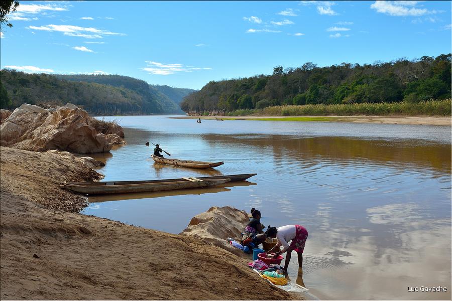La rivière Manambolo coule à proximité des Tsingy. (51)