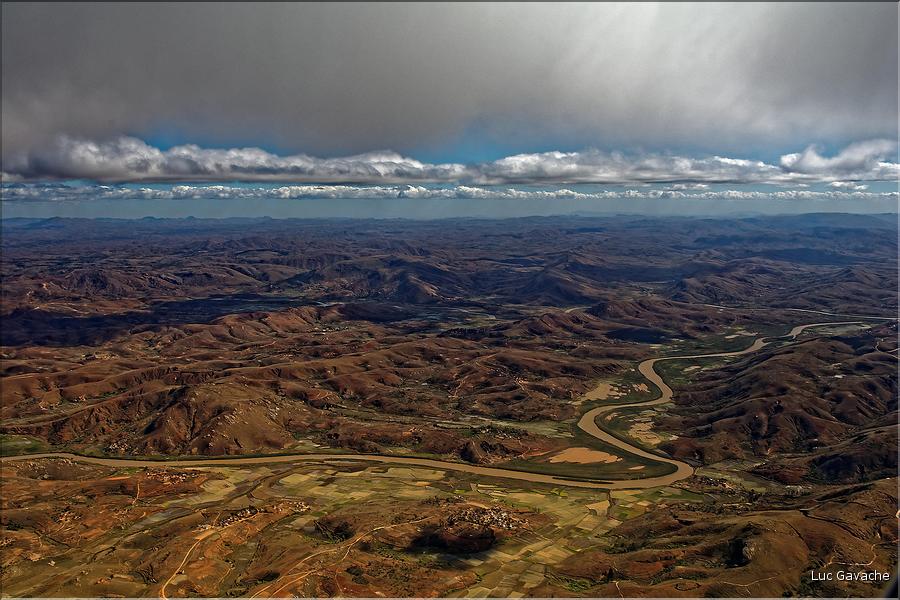 Les environs de Antananarivo vu d'avion. (1)
