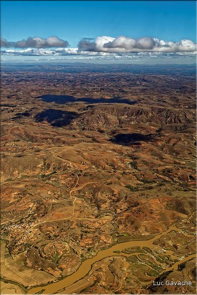 Les environs de Antananarivo vu d'avion. (3)
