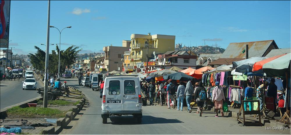 Dans les rues d'Antananarivo. (1)