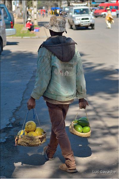 Dans les rues d'Antsirabe. (1)