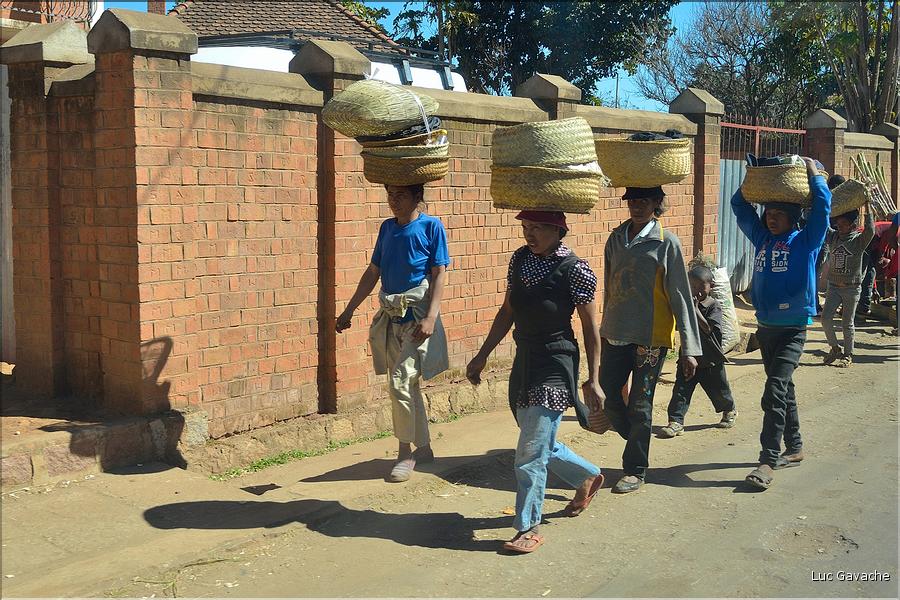 Sur la route entre Antsirabe et Miandrivazo. (3)