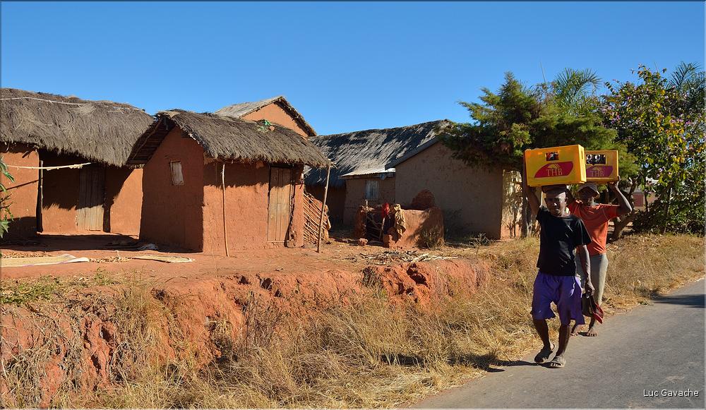 Sur la route entre Antsirabe et Miandrivazo. (19)