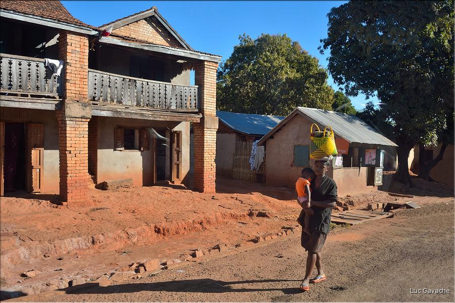 Sur la route entre Antsirabe et Miandrivazo. (22)