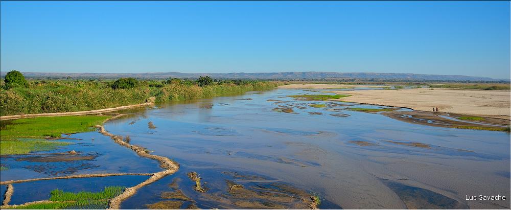Le fleuve Tsiribihina entre Miandrivazo et Morondava. (5)