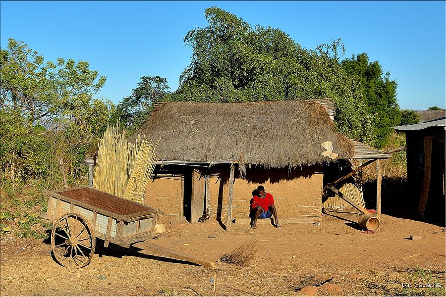 Scènes de vie le long de la route entre Miandrivazo et Morondava. (3)
