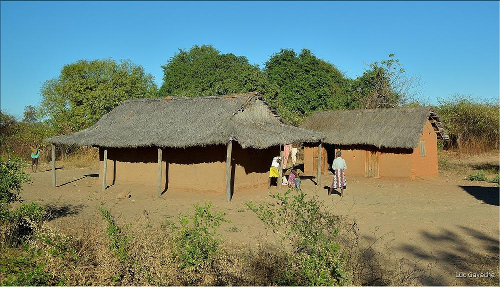 Scènes de vie le long de la route entre Miandrivazo et Morondava. (6)