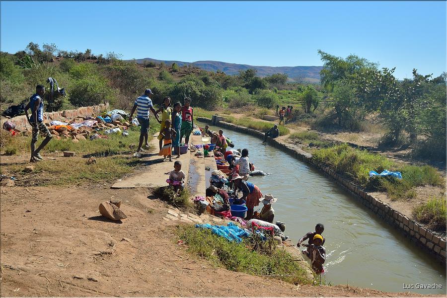 Scènes de vie le long de la route entre Miandrivazo et Morondava. (39)