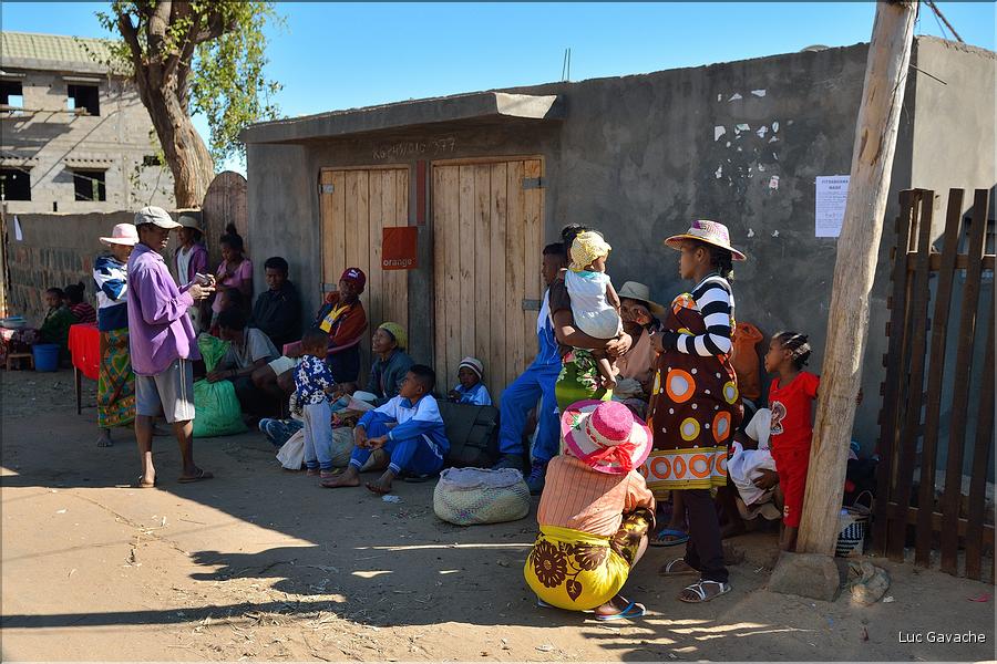 Scènes de vie le long de la route entre Miandrivazo et Morondava. (42)