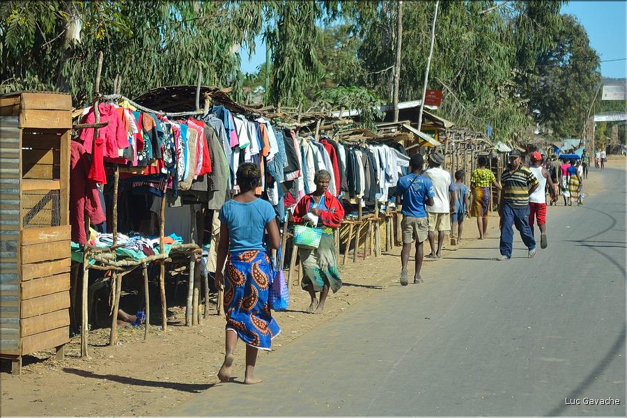 Scènes de vie le long de la route entre Miandrivazo et Morondava. (44)