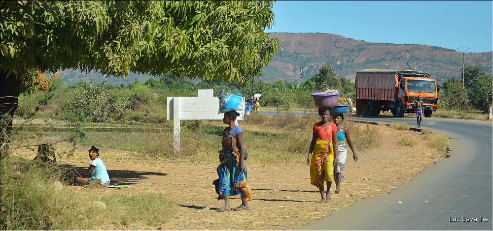 Scènes de vie le long de la route entre Miandrivazo et Morondava. (47)