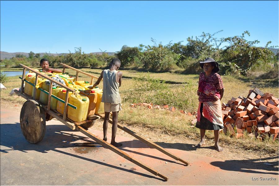 Scènes de vie le long de la route entre Miandrivazo et Morondava. (48)