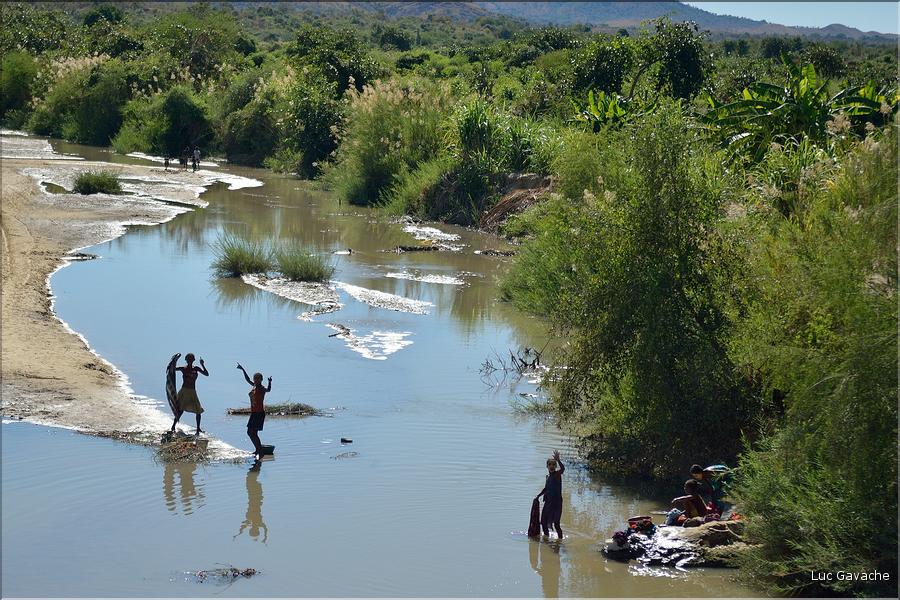 Scènes de vie le long de la route entre Miandrivazo et Morondava. (53)