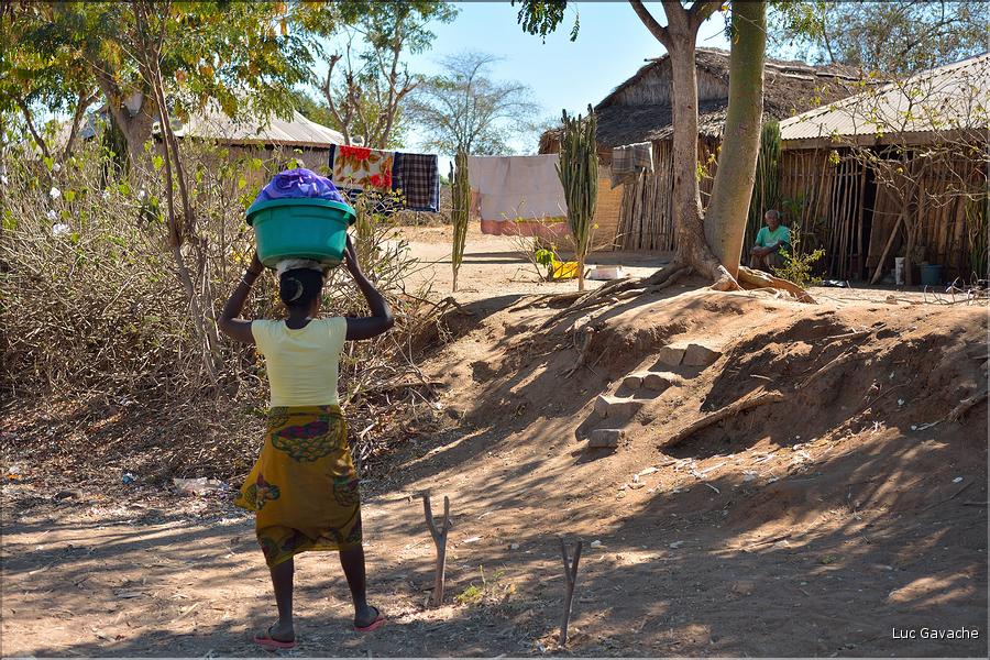 Scènes de vie le long de la route entre Miandrivazo et Morondava. (54)