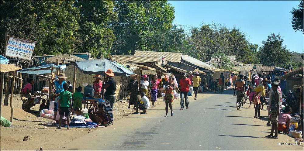 Scènes de vie le long de la route entre Miandrivazo et Morondava. (55)
