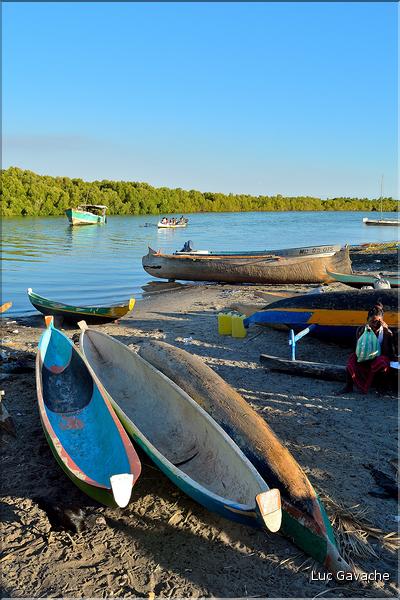 Le petit port de Morondava.  (1)