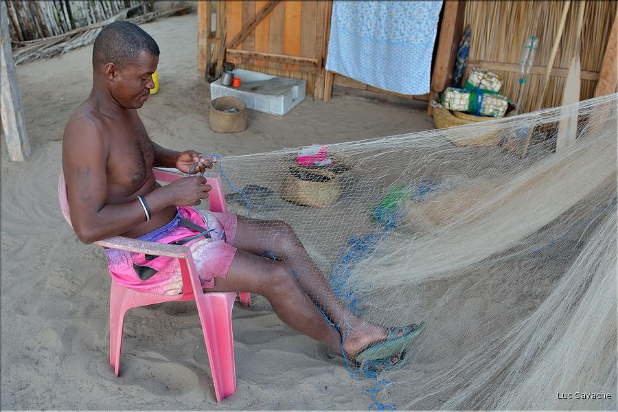 Mangrove et petit village de pêcheurs face à Morondava. (29)