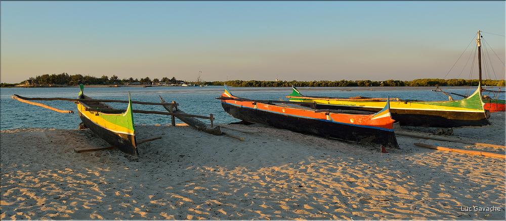 Mangrove et petit village de pêcheurs face à Morondava. (37)