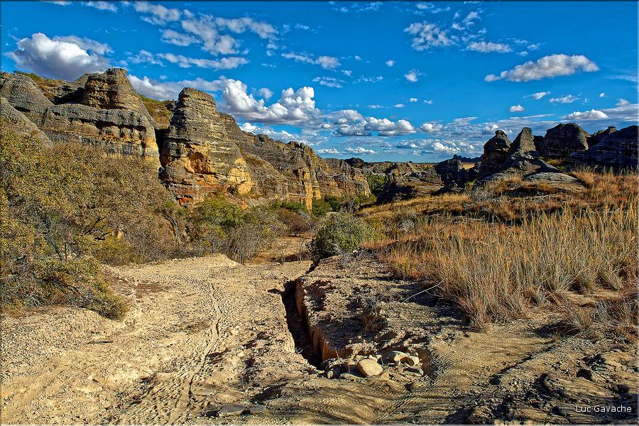Le Parc National d'Isalo est composé de grès, résultant d'anciens fond marins, qui remontent au jurassique. (24)