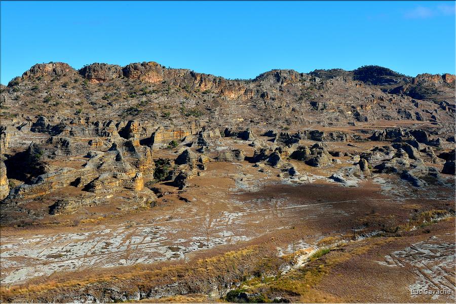 Le Parc National d'Isalo est composé de grès, résultant d'anciens fond marins, qui remontent au jurassique. (53)