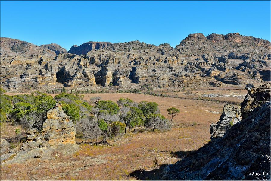 Le Parc National d'Isalo est composé de grès, résultant d'anciens fond marins, qui remontent au jurassique. (61)