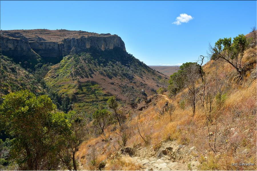 Le Parc National d'Isalo est composé de grès, résultant d'anciens fond marins, qui remontent au jurassique. (92)