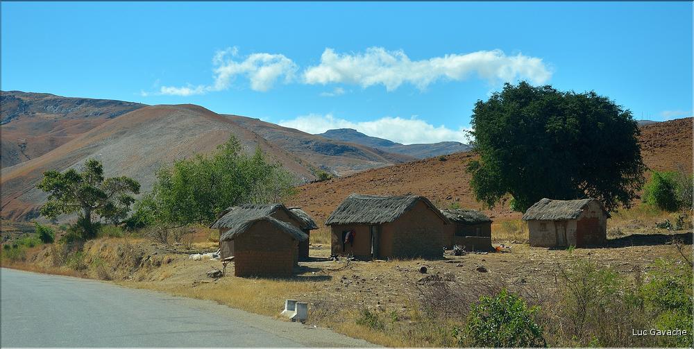 Le long de la route entre Ranohira et Anja. (6)