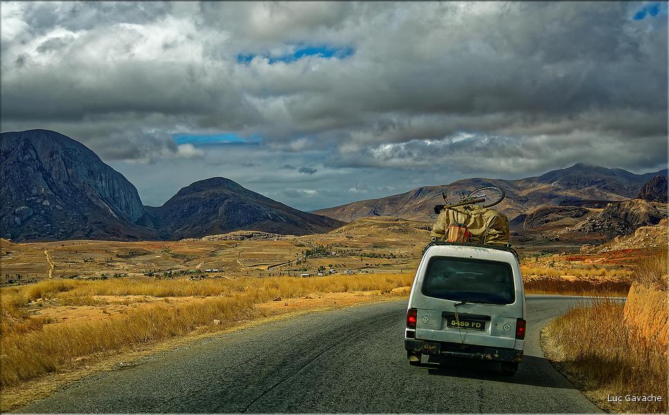 Le long de la route entre Ranohira et Anja. (18)