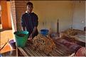 La ville d'Ambalavao est renommée pour ses fabriques de papier traditionnel... (1)