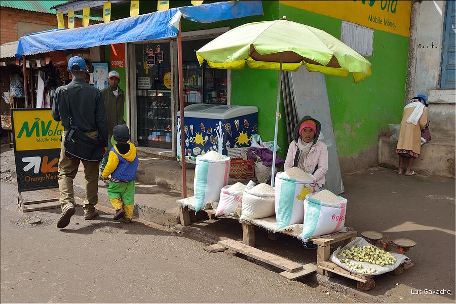 La ville d'Ambositra avec ses rues animées. (10)