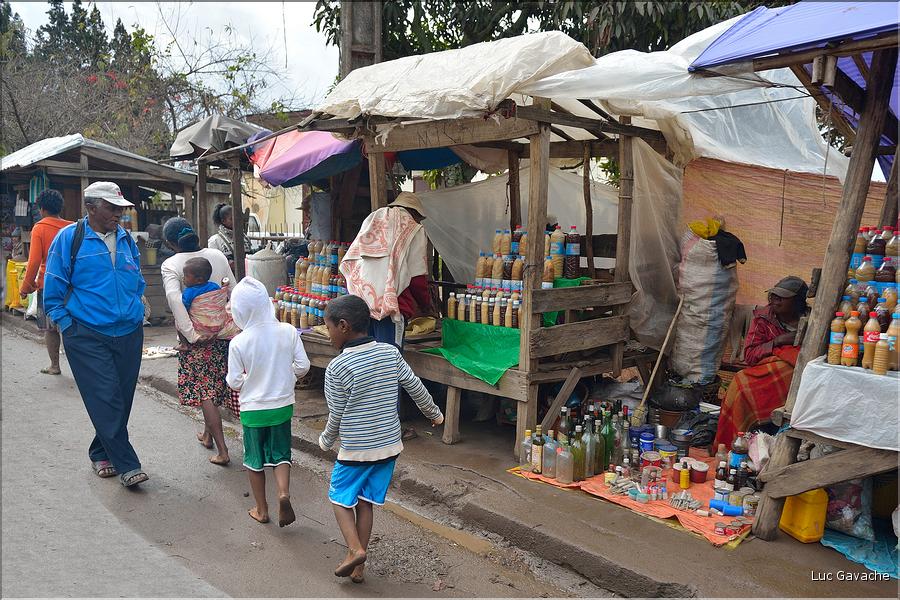 La ville d'Ambositra avec ses rues animées. (13)