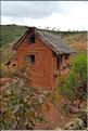 Vendeur de charbon de bois sur la route entre Ambositra et Antsirabe. (4)