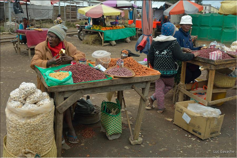 Scènes de vie et paysages sur la route entre Antsirabe et Antananarivo. (26)