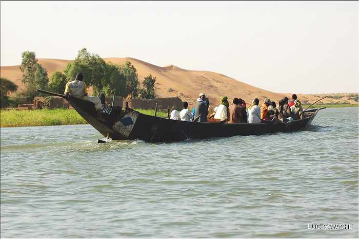 Le fleuve Niger reste une voie de communications importante pour les Maliens (4)