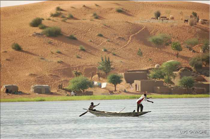 Le fleuve Niger reste une voie de communications importante pour les Maliens (5)