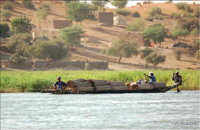Le fleuve Niger reste une voie de communications importante pour les Maliens (7)