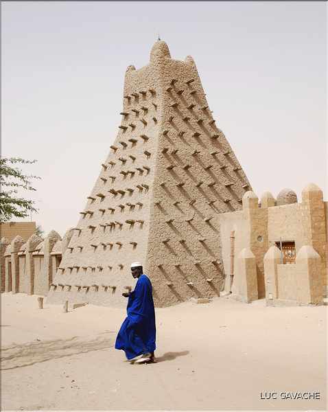Dans la mythique Tombouctou, fut édifié au XV éme siécle, la Mosqué de Sankoré (3)