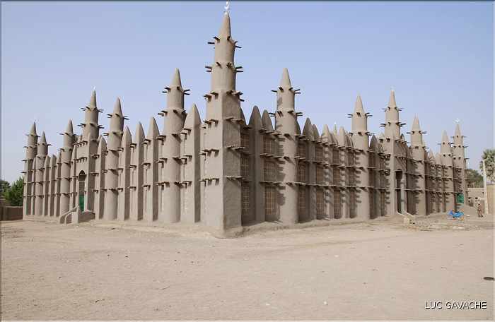 Mosqué de Ténékou, d'architecture de style Soudanais (1)